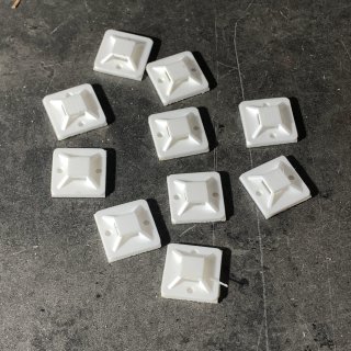 10 Stück Klebesockel weiß 20x20 mm für Kabelbinder